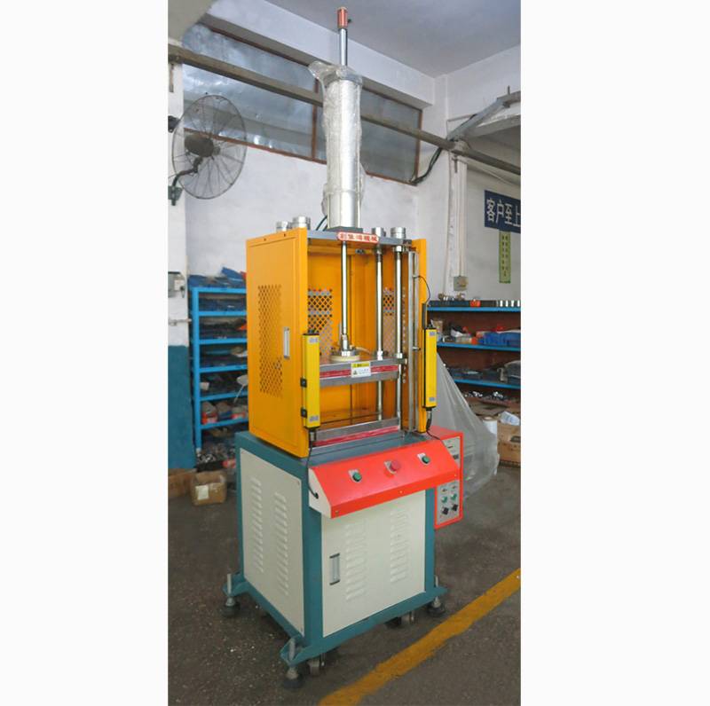 四柱三板氣動(dòng)熱壓機(jī)